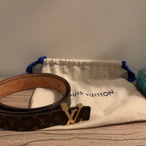 Louis Vuitton 80 cm monochrome belt.